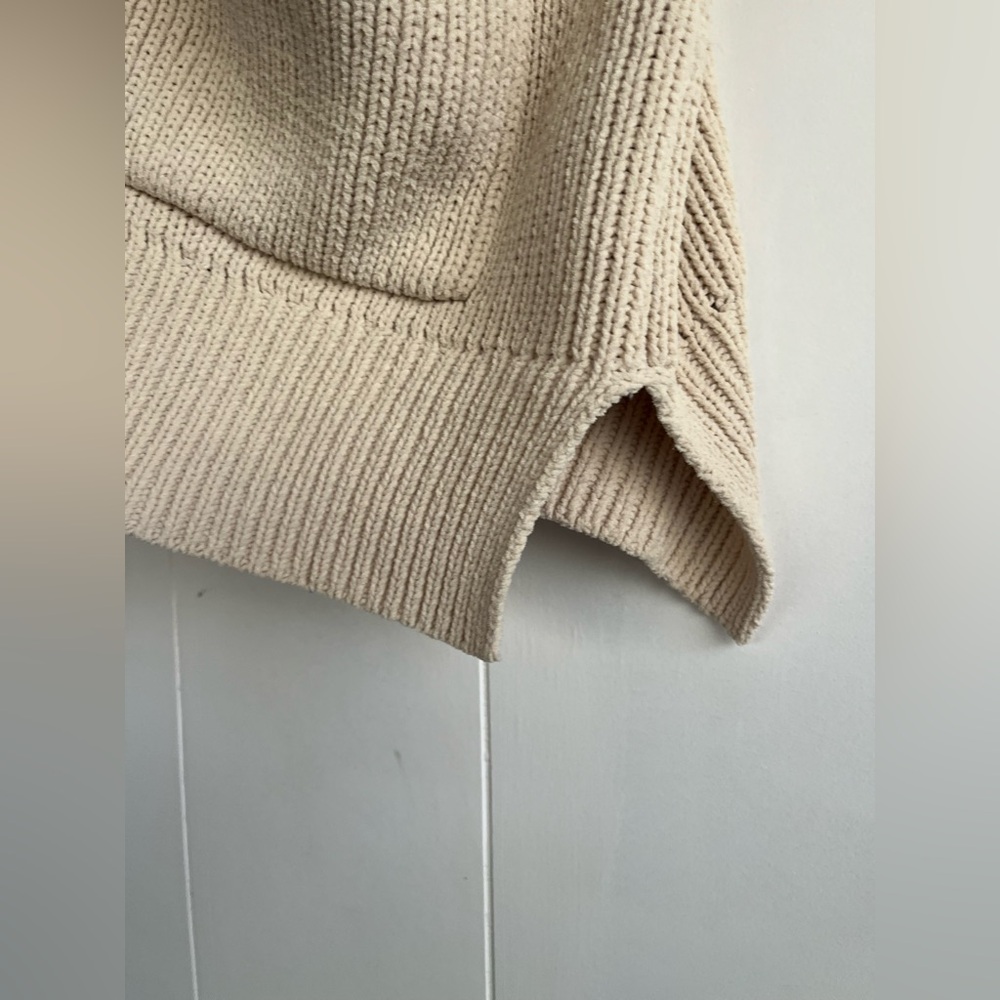 Abercrombie & Fitch Oversized Cream Cardigan
Buttons Pockets Size Small - Picture 4 of 15